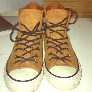 Men’s size 7 hi-top converse